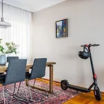 Chic Spacious Flat W Balcony 5 Min To Moda Coast