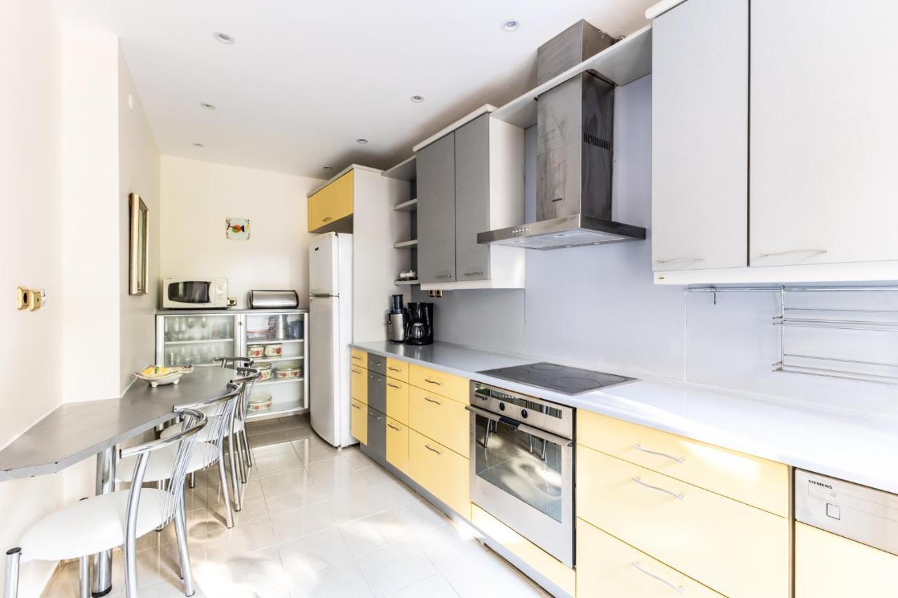 Chic Spacious Flat W Balcony 5 Min To Moda Coast Daire *